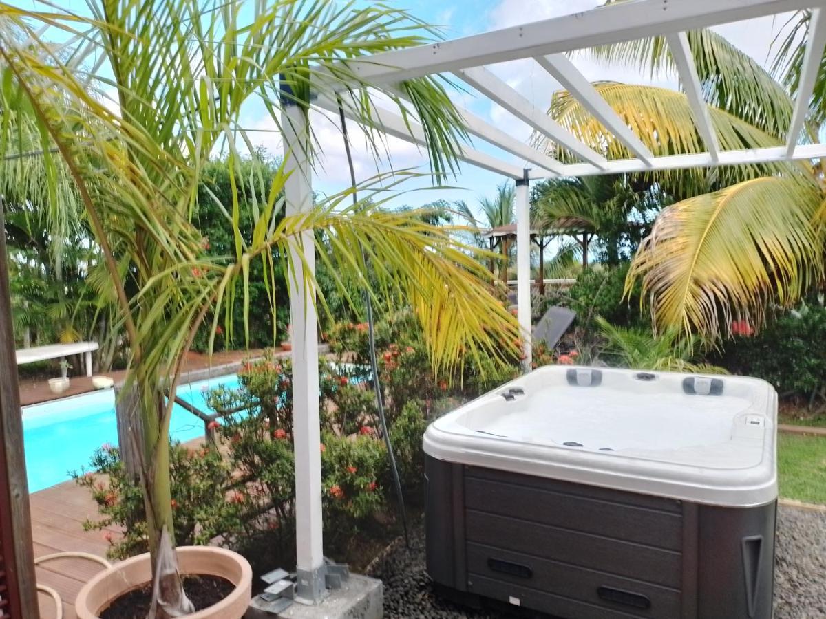 Le Diamant Charmante Villa Pour La Famille Ou Entre Amis Spa Et Piscine ภายนอก รูปภาพ